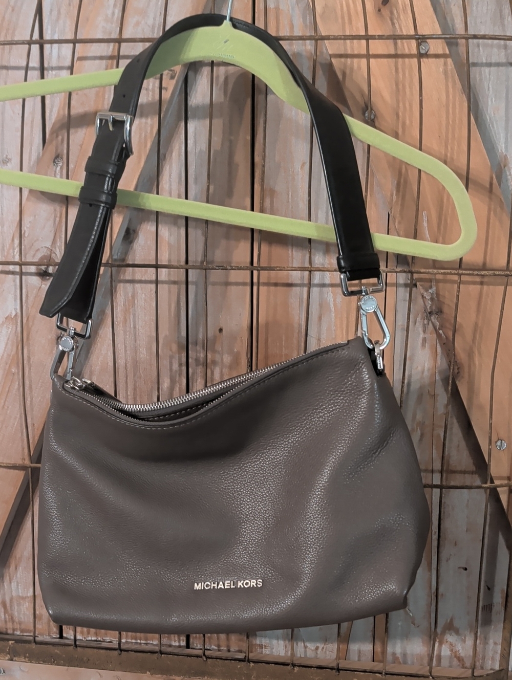 Awesome Michael Kors Purse.  Excellent Condition